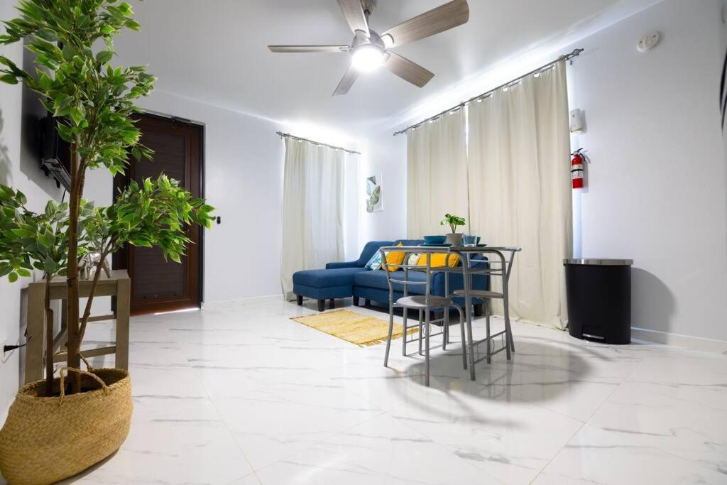 Ramey Cir D, Near Airport, Beaches W/King Bed. 아과디야 외부 사진