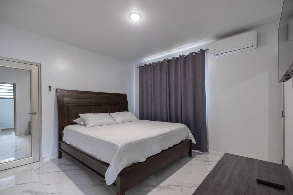 Ramey Cir D, Near Airport, Beaches W/King Bed. 아과디야 외부 사진